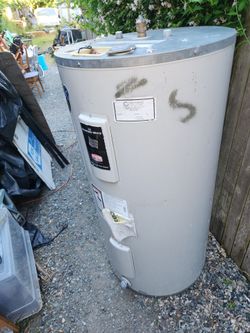 Free 50 gallon Bradford White electric hot water heater tank works

This is 10 or more years old. I think it was 9 or 10 years old when it was pulled