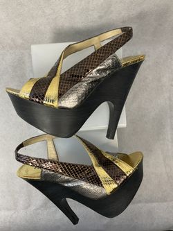 BEBE PLATFORM HIGH HEEL- MULTI COLOR METALLIC- Size 7