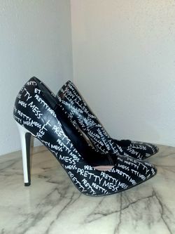 Shoedazzel Pumps