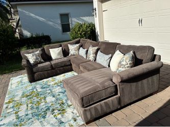 Gorgeous Havertys Family Sectional Sofa