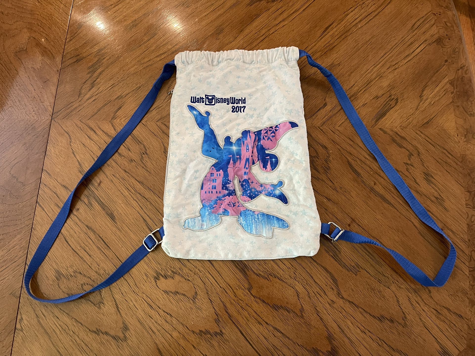 2017 Walt Disney World Mickey Mouse Cinch Backpack in Excellent Condition