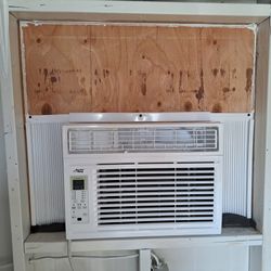 Artic King 12,000 BTU Window Air Conditioner 