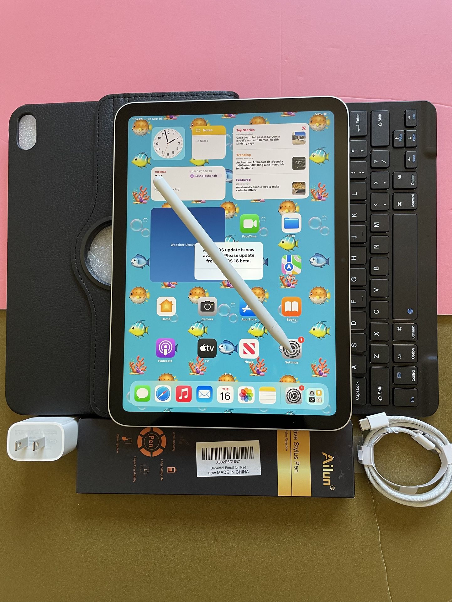 256gb Apple IPad 10th Generation (10.9” Liquid / 2022 model) with pen, keyboard, case & Accessories (warranty 2026) 