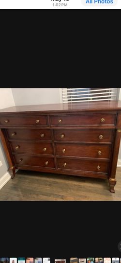 Queen Bedroom Set with dresser and nightstand