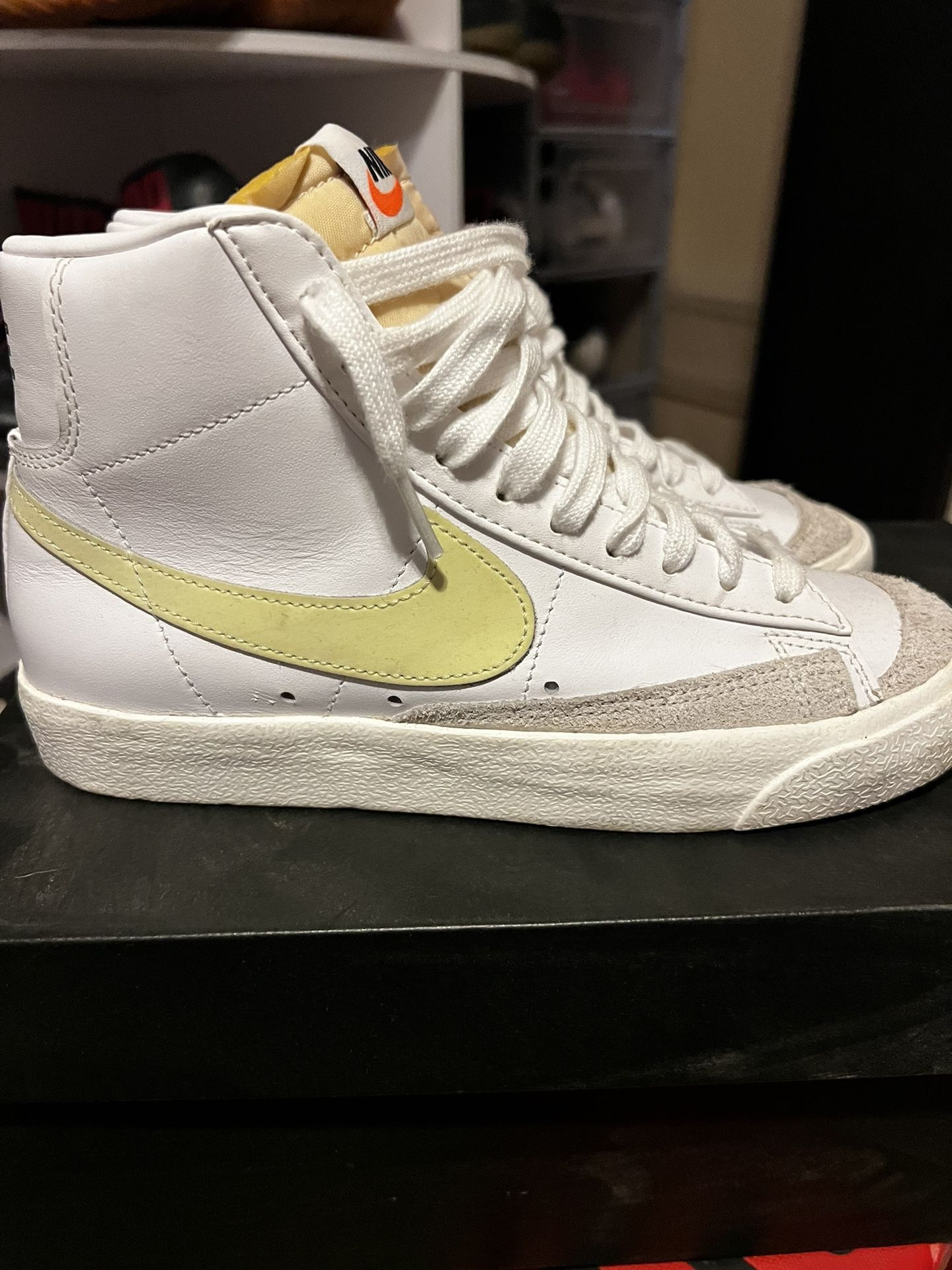 Never Worn Brand New Womens Nike Shoe 6.5 Men's shoes