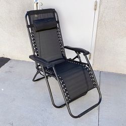 (Brand New) $40 Foldable Outdoor Patio Zero Gravity Recliner Lounge Chair, Adjustable Headrest, Textilene Mesh
