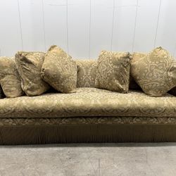 🛋️ Vintage Sofa 💛 Excellent Condition | Local Pickup or Delivery