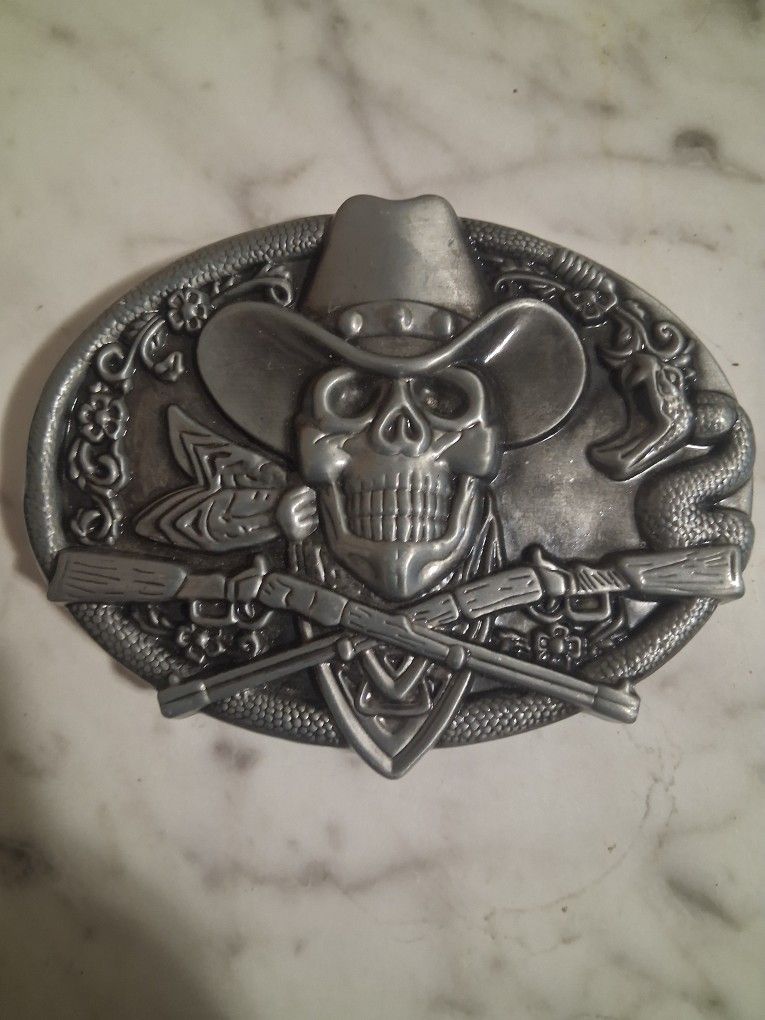 Cowboy Outlaw Skull Belt Buckle - NEW