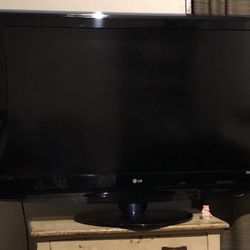 55” Samsung LG  TV 2009