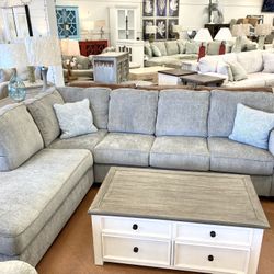 New Ashley Sectional 🔥🔥 AVAILABLE NOW