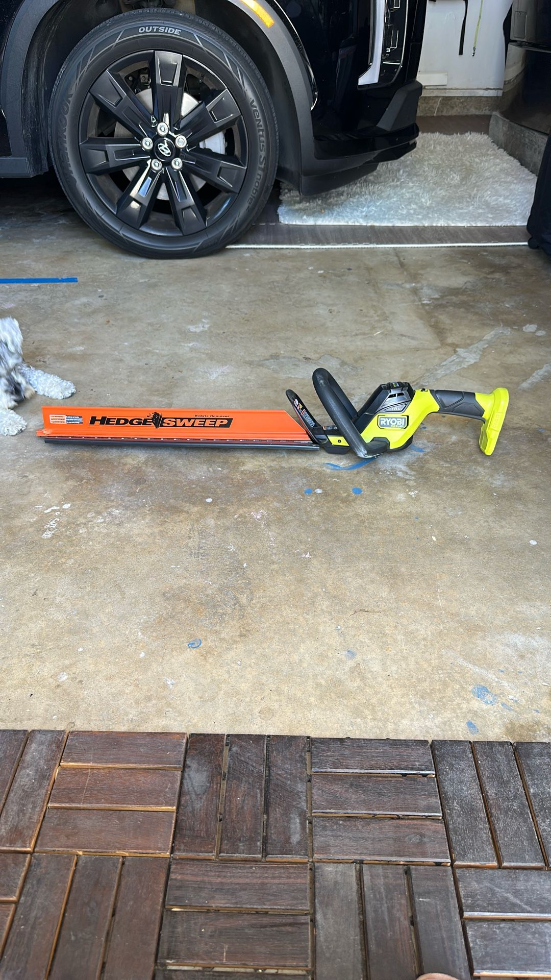 Brushless Hedge Trimmer With Battery