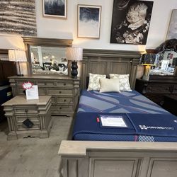 Blairhurst Grey Queen Bed Set 