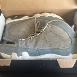 2012 Cool Grey 9 Size 7y