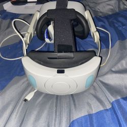 Oculus Quest Two w Battery pack Headstrap