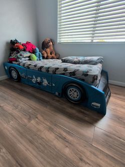 Race car twin mattress + bed