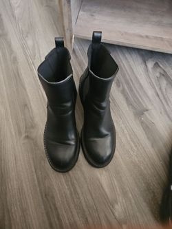 Black  boots