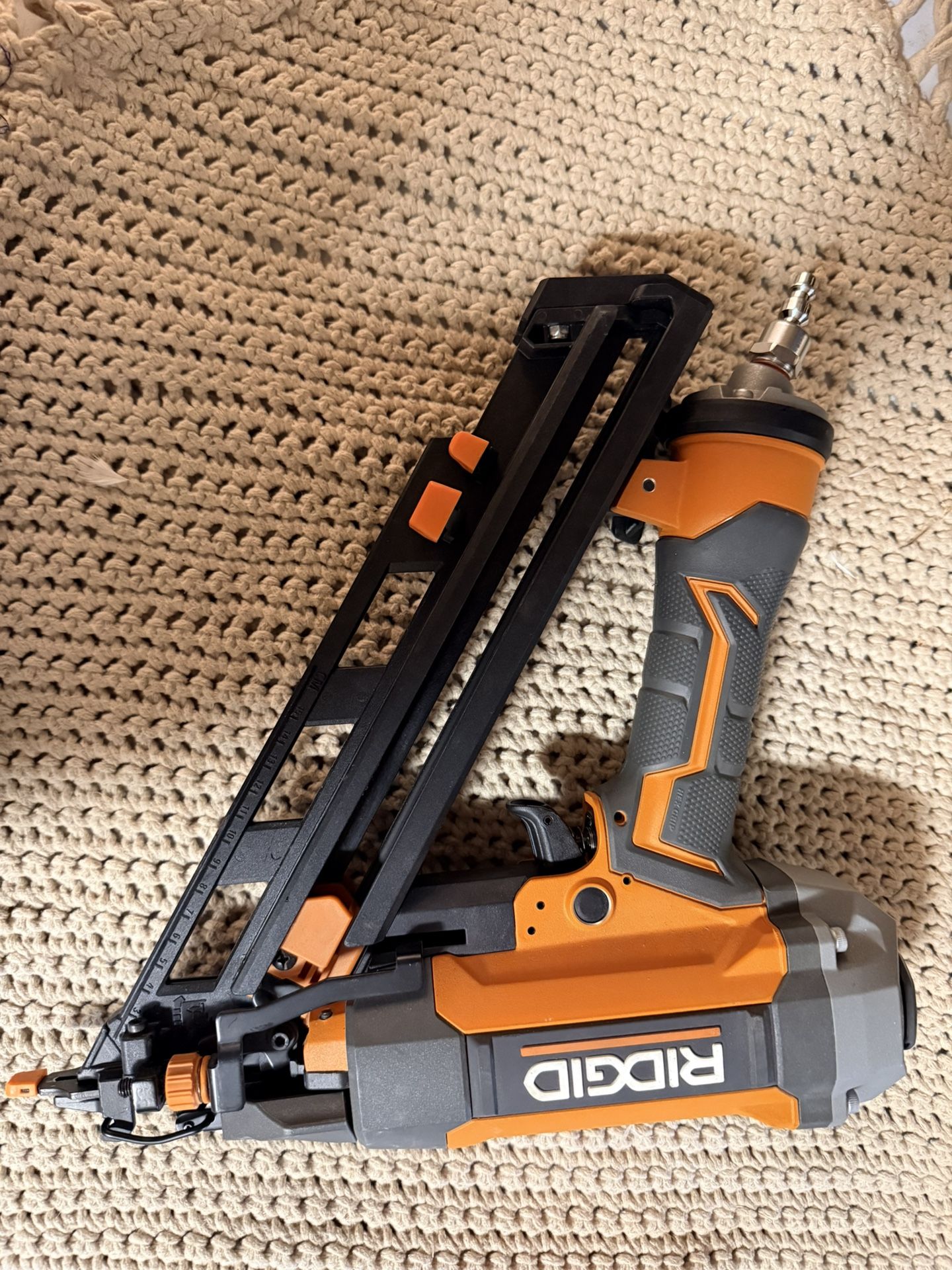 Ridgid R250AFF 15-Gauge Angled Finish Nailer