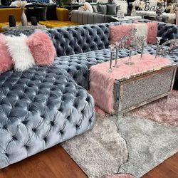 Sectional for sale!!!/ Ask for price. Not free. I speak Spanish. 
