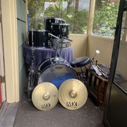 Peace Complete Drum Set witj Hardware and Cymbals