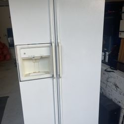 *******FREE*****.  Used Working Refrigerator 