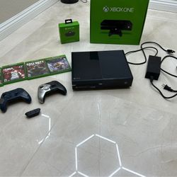 Xbox one console + 5 games + 2 controllers