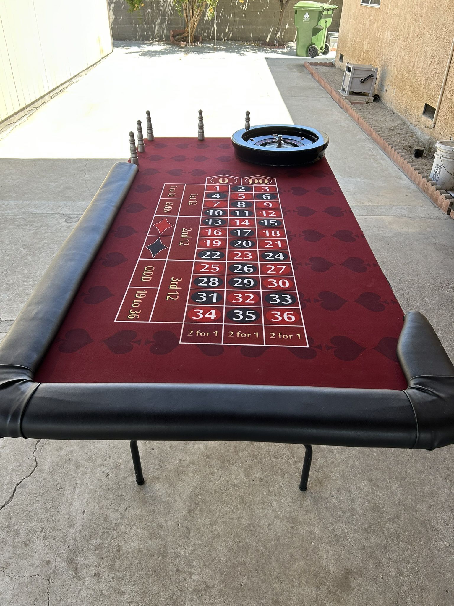 Full Size Roulette Table With Wheel& Chips