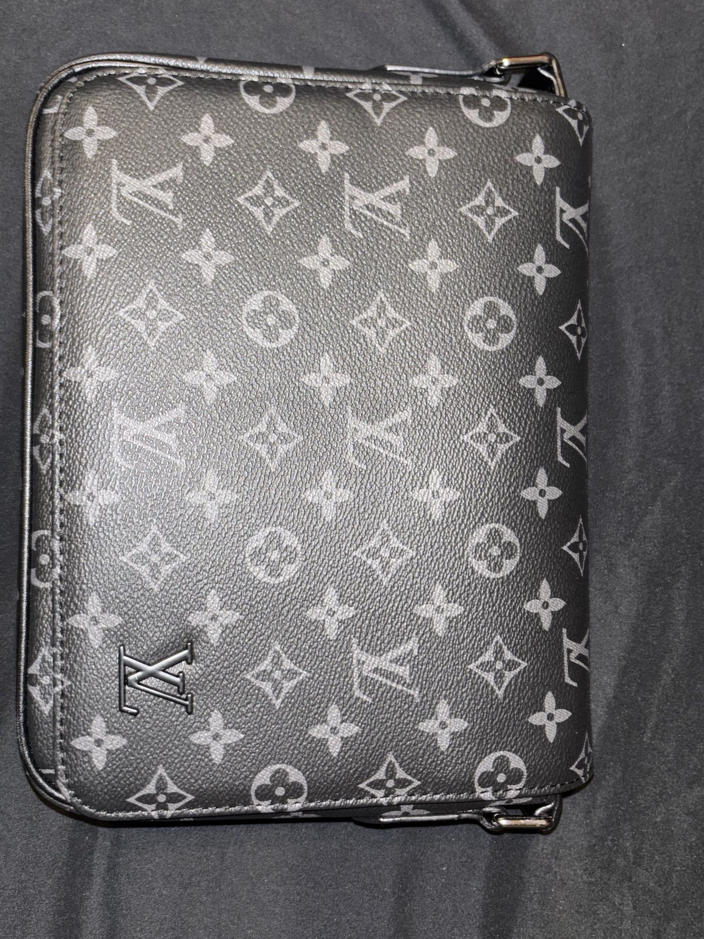 Louis Vuitton District PM messenger bag