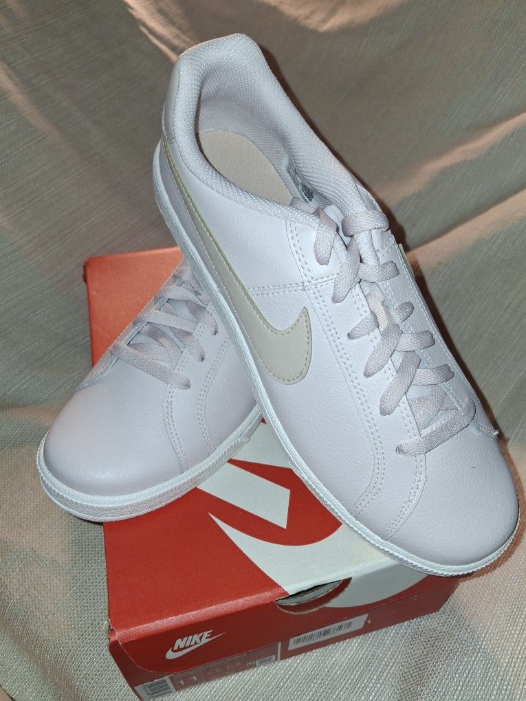 WMNS Nike Court Royale Size 11 Barely Rose/Fossil Stone-White 749867-603
