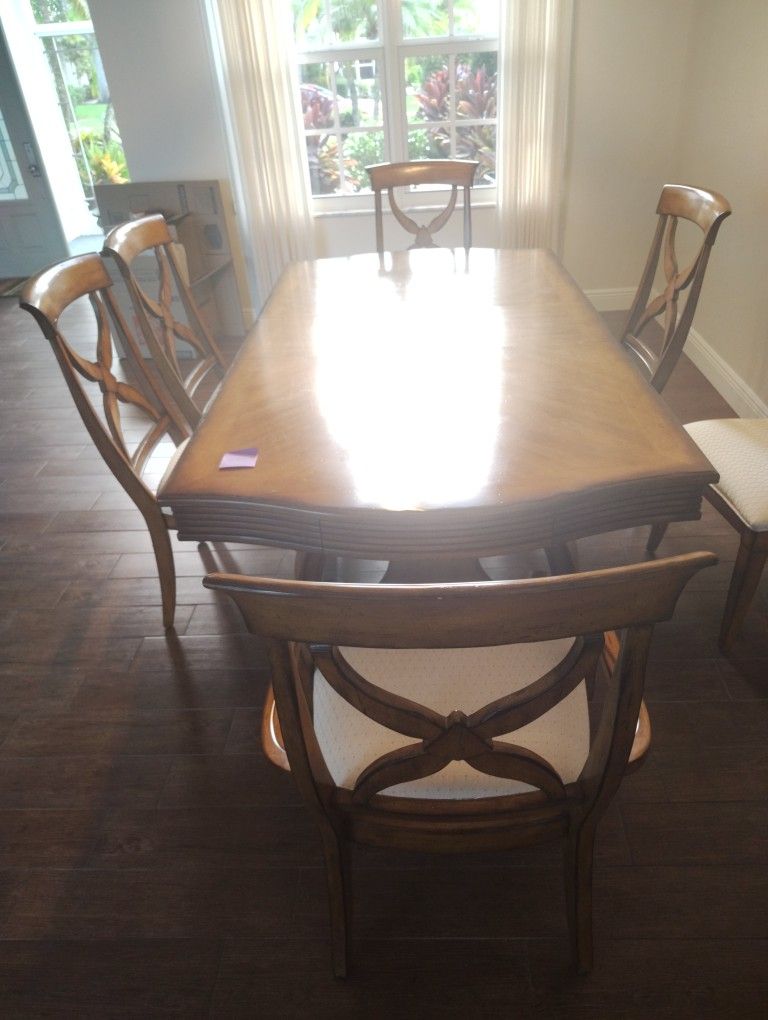 Dinning Table