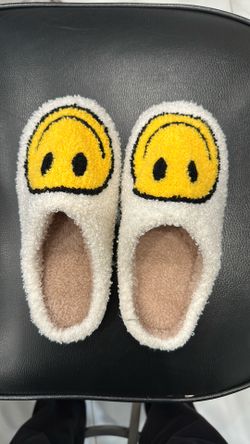 Smile Face Slippers, Size 36-37