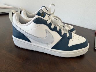 Nike Youth size 5