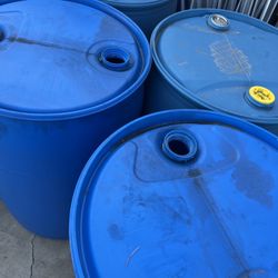 55 gallon plastic Drums closed top $20 each