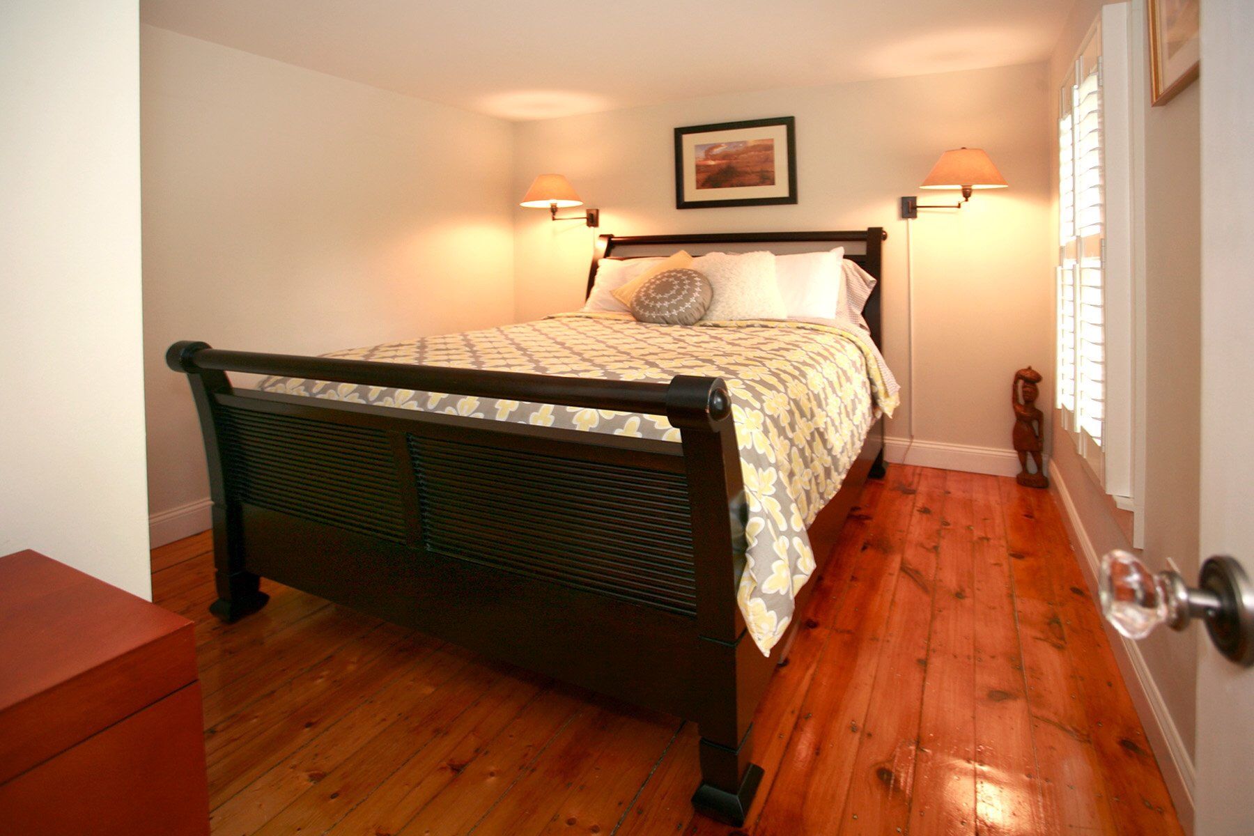 Solid Wood Queen Size Sleigh Bed w/ Beautyrest Mattress & Box Spring!