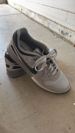 Nike  ahoes and reef flip flops
