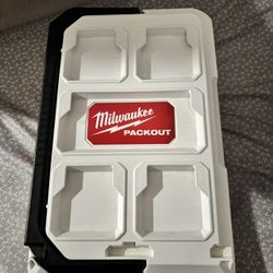 MILWAUKEE PACKOUT ICE CHEST