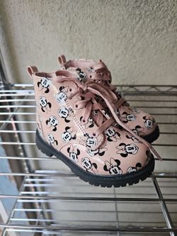 Toddler Minnie boots size 7