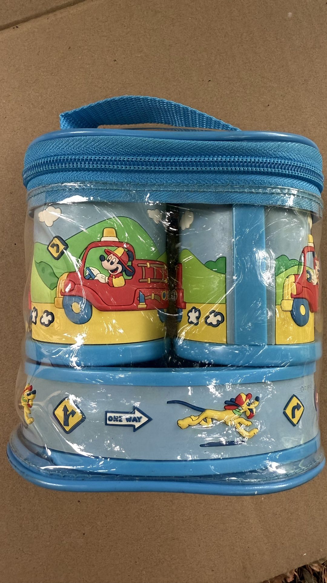 Disney Home Kids Bath Set – Mickey & Friends Bright and colorful kids’ bath set from Disney Home. Includes plastic cups with fun Mickey and friends de