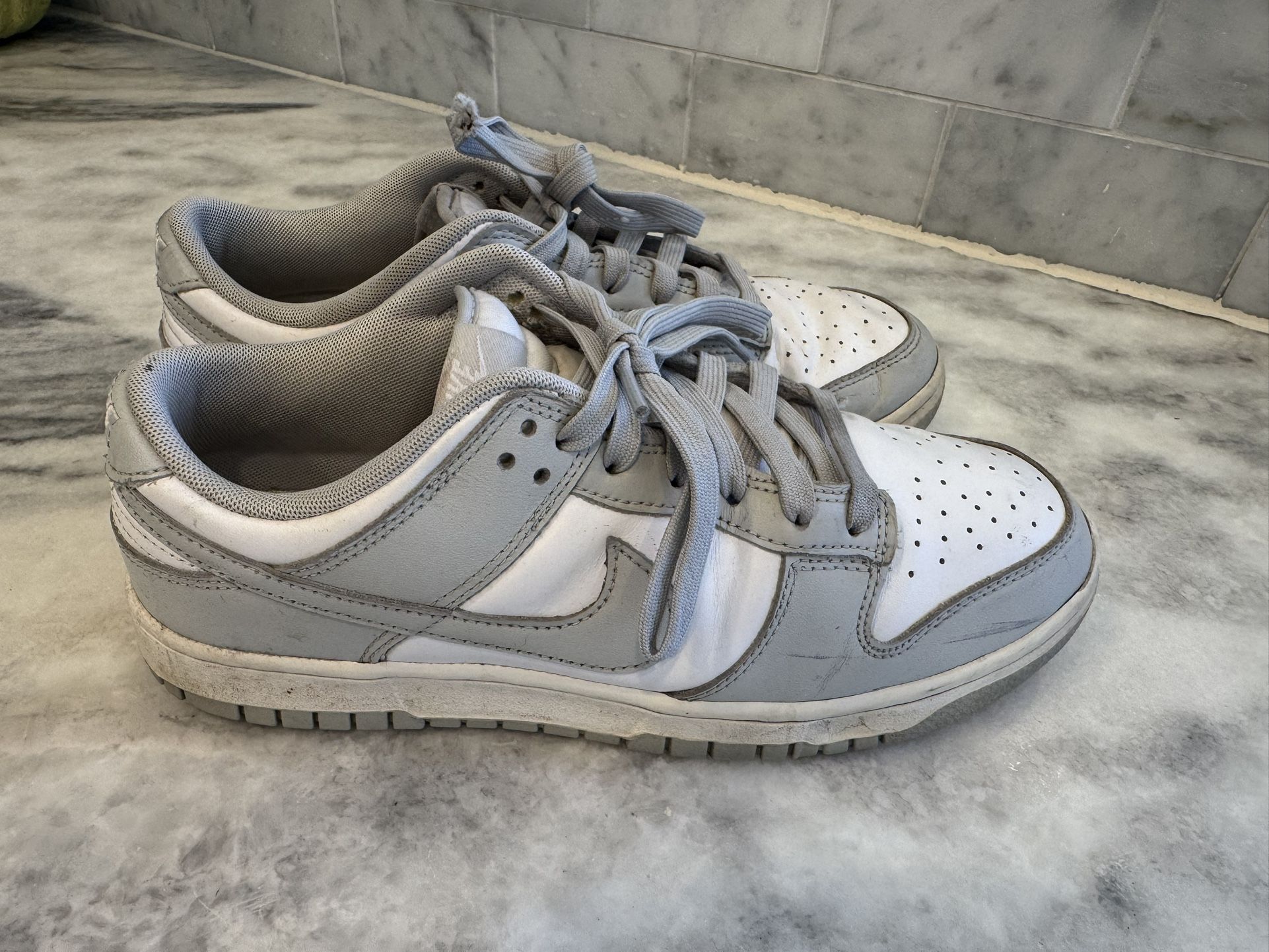 Nike Dunks Light Gray And White Size 9