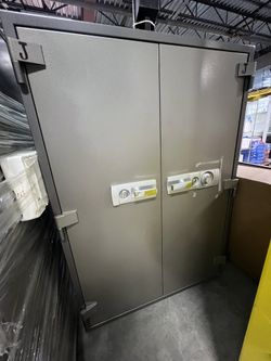 2 Hour Office Safe - BRAND NEW - Open To Any Offers