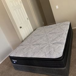 QUEEN SLEEPYS SEALY MATTRESS AND FREE BOX SPRING 