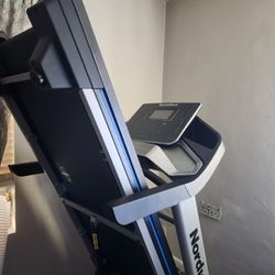 Nordictrack Exp7i Treadmill Great Condition 