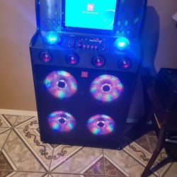 Bluetooth Speaker With 15in Tablet 