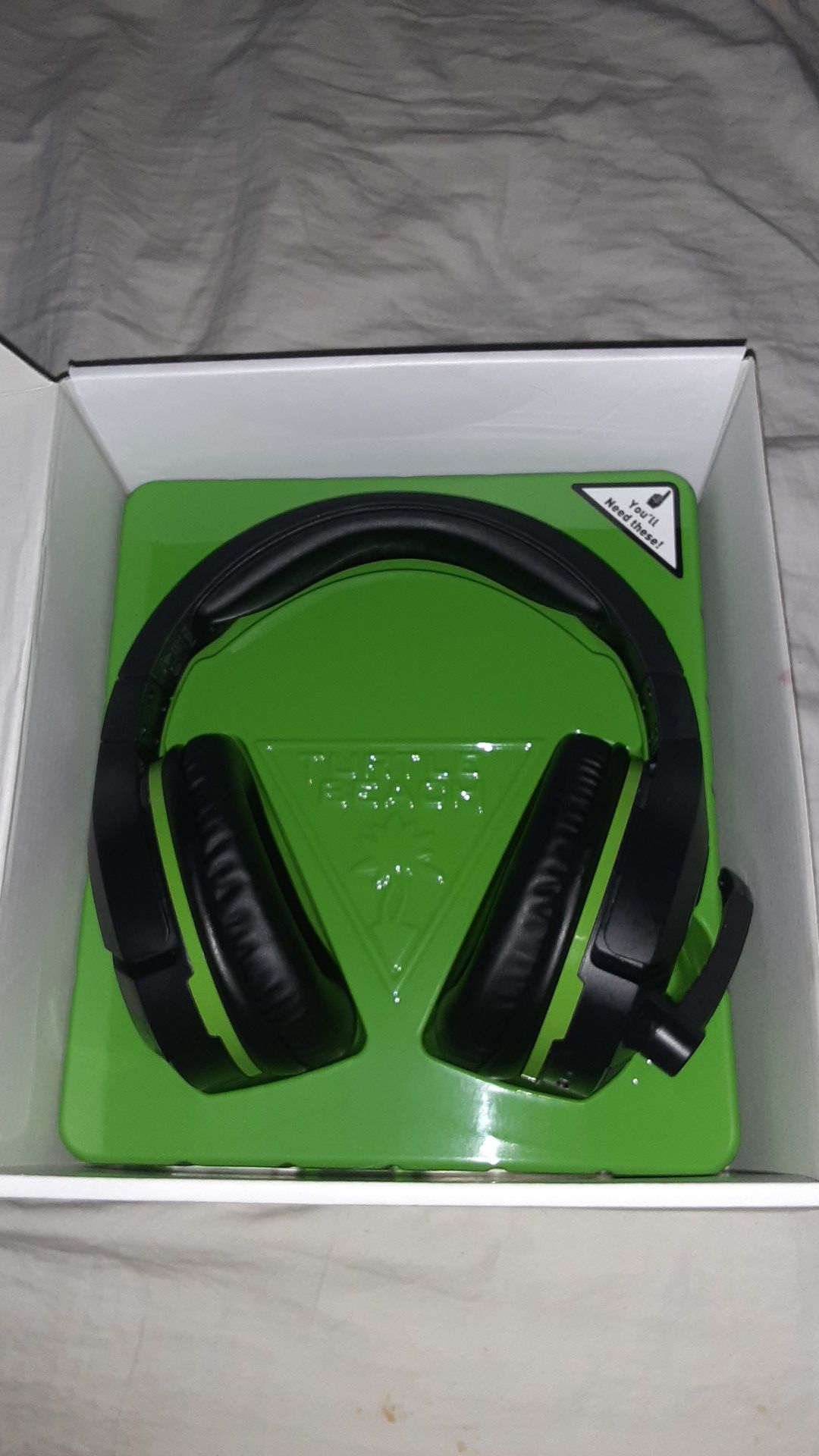 Turtle beach headset 700 comes with charger works perfect