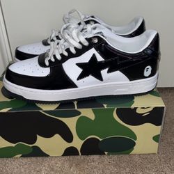 Bapestas  Black/White Size 10