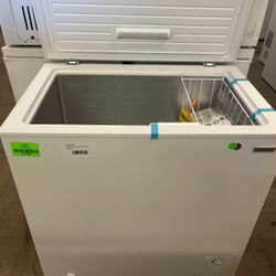 Vissani MDCF7WH 7 cu. ft. Manual Defrost Chest Freezer