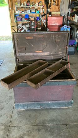 Antique carpenters chest with drawers