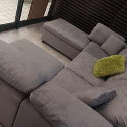 *Spooky Sale Event*---Lima Gray Fabric Floating Sectional Sofa W/Ottoman---Delivery And Easy Financing 👏