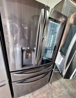 LG 4‑Door French Door Fridge — Black Stainless, Ice/Water