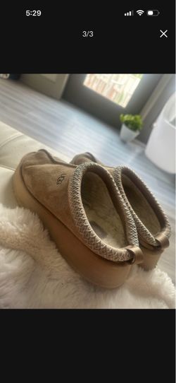 Woman’s Ugg Tazz Size 9