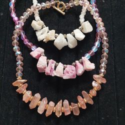 QUARTZ STONE NECKLACES ON CRYSTAL BEADS 